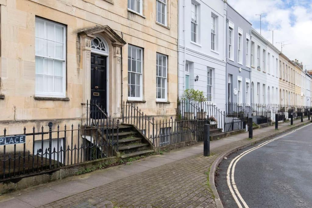 The Races, Portland Place. Cheltenham Exterior photo